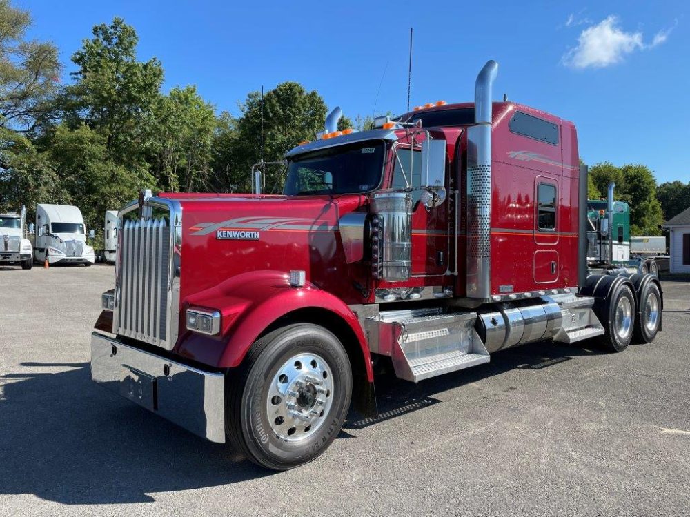2020 W900L 86" Studio
