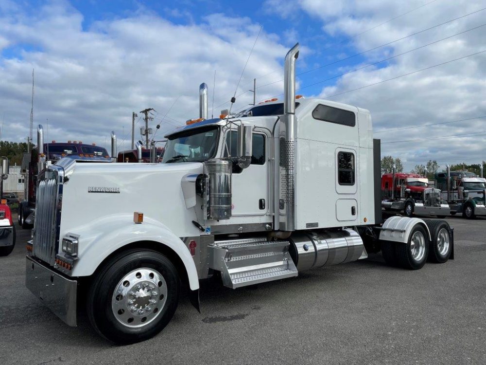 2019 W900L 86"Studio