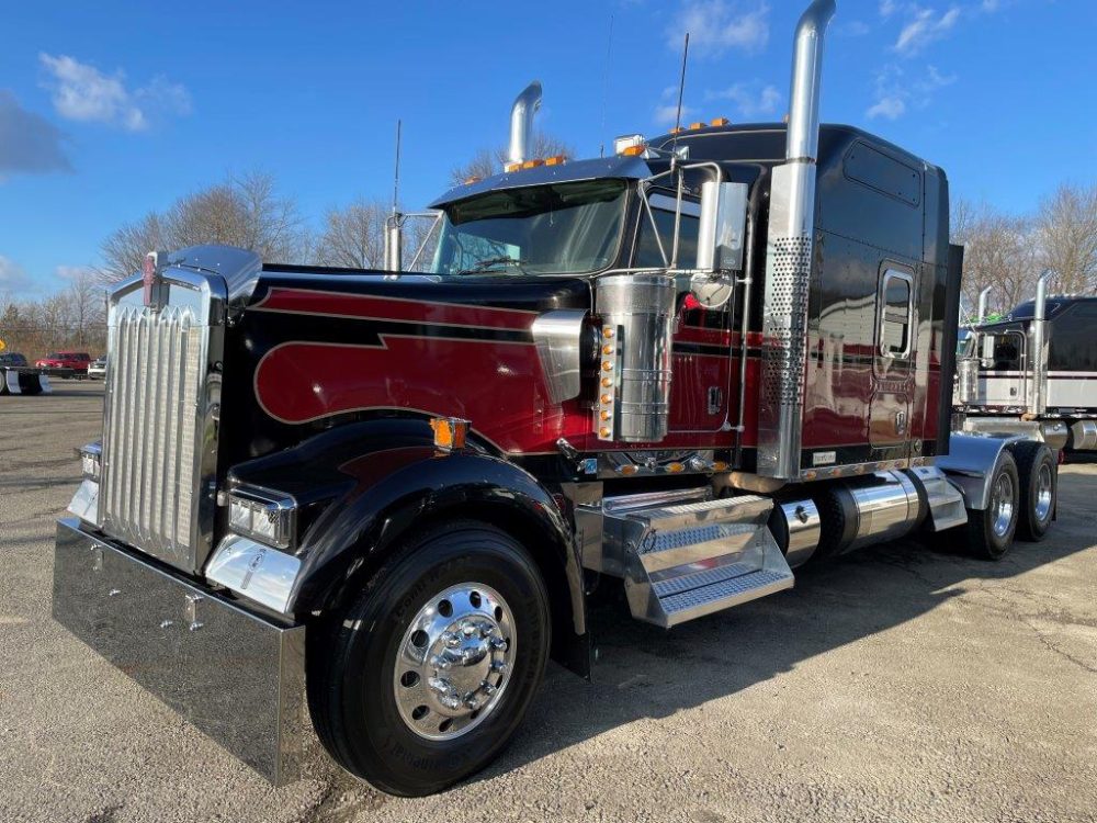 2019 W900L 86"Studio