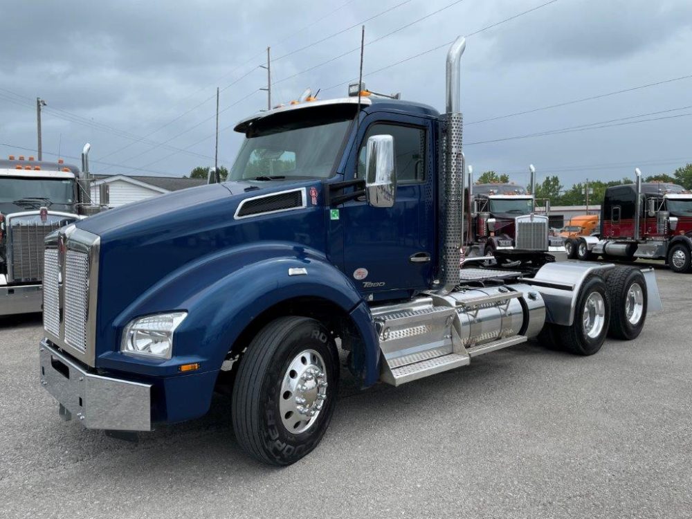 2022 T880 Daycab