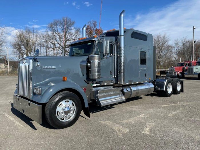 2021 Kenworth W900L 86