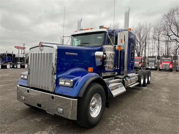 2024 Kenworth W900L 72