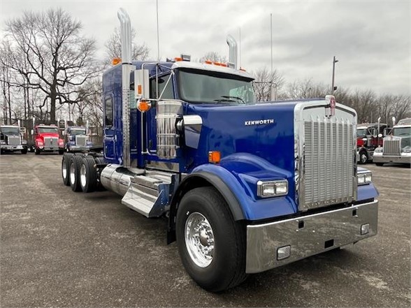 2024 Kenworth W900L 72