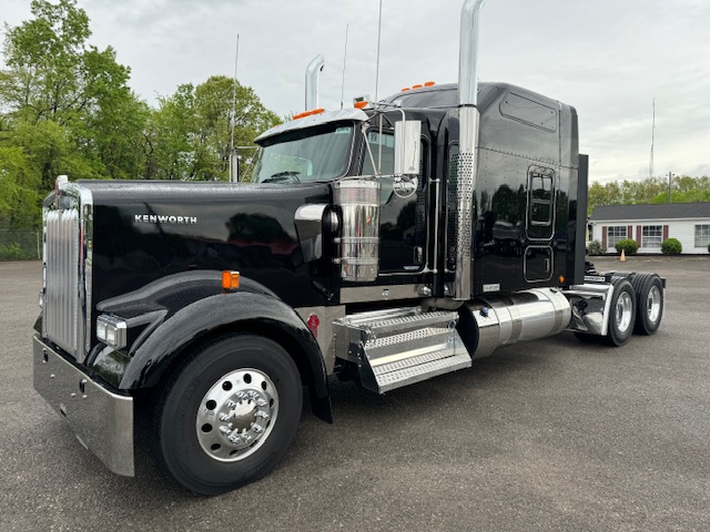 2025 Kenworth W900L 86