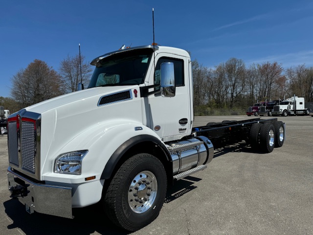 2025 Kenworth T880 Cab and Chassis - Youngstown Kenworth