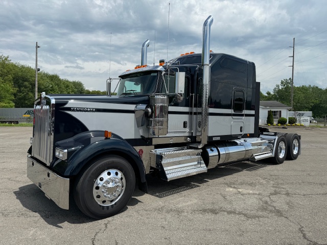 2025 Kenworth W900L 86