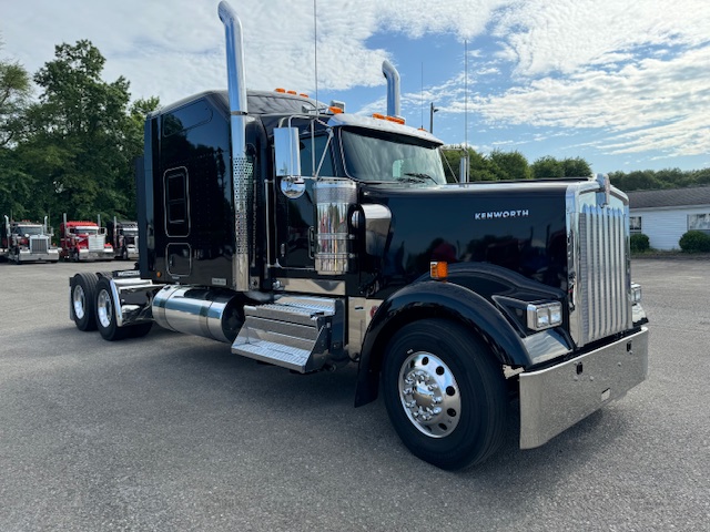 2025 Kenworth W900L 86