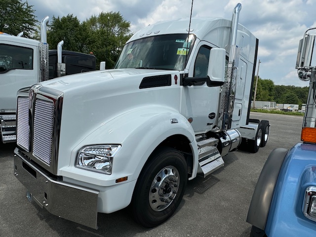 2025 Kenworth T880 52