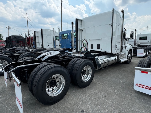 2025 Kenworth T880 52