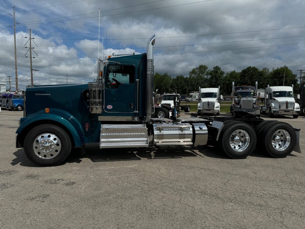 2025 Kenworth W900L Extended Daycab - Youngstown Kenworth