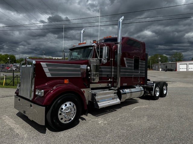 2025 Kenworth W900L 86" Studio