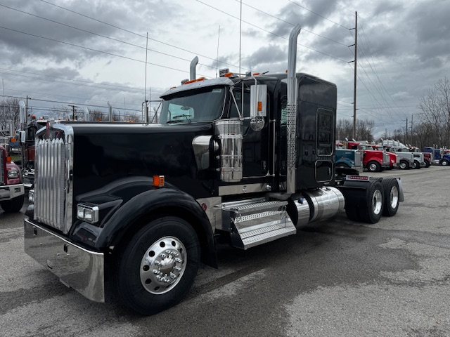 2025 Kenworth W900L 72" Midroof