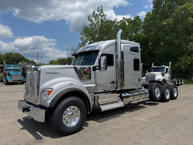 2026 W990 76"Midroof 4axle