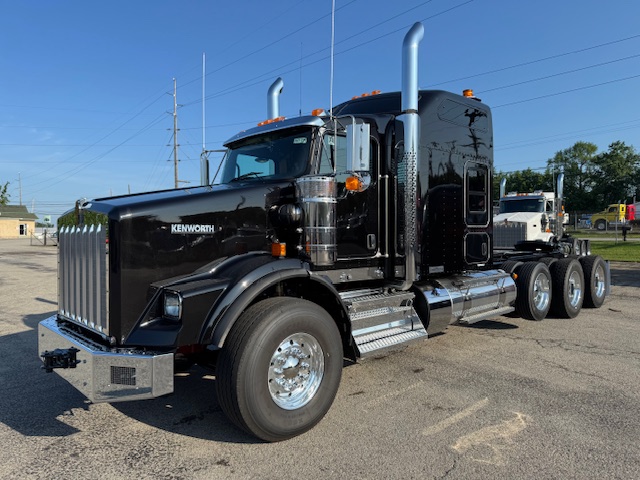 2025 Kenworth T800W 86"Studio 4axle