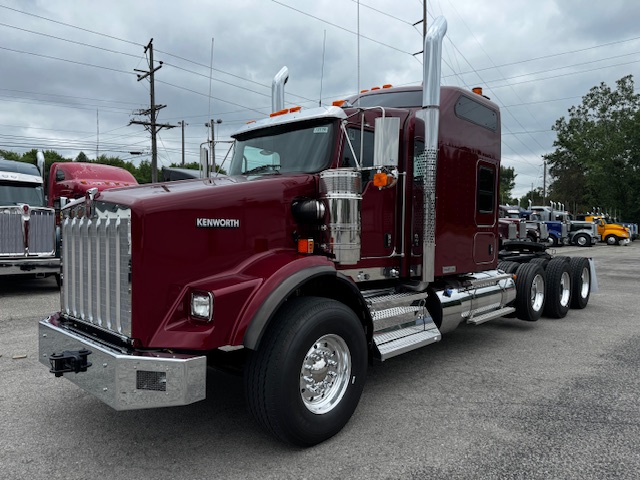 2025 Kenworth T800W 86"Studio 4axle