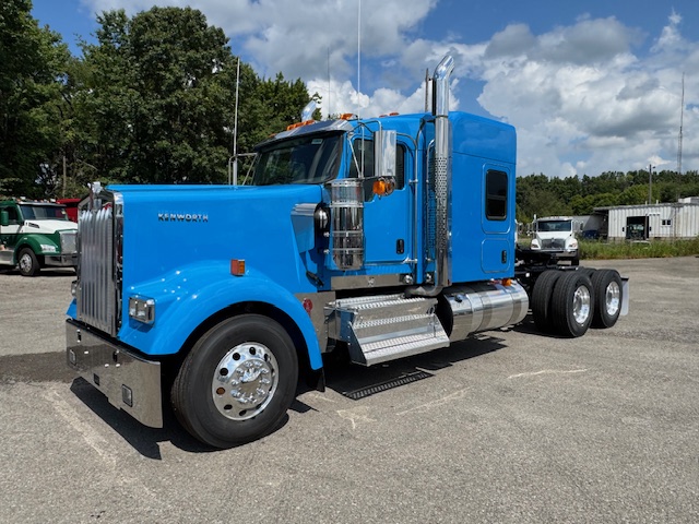 2025 Kenworth W900L 72"Midroof