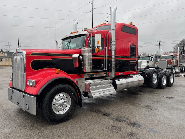 2026 Kenworth W900L 86"Studio 4axle