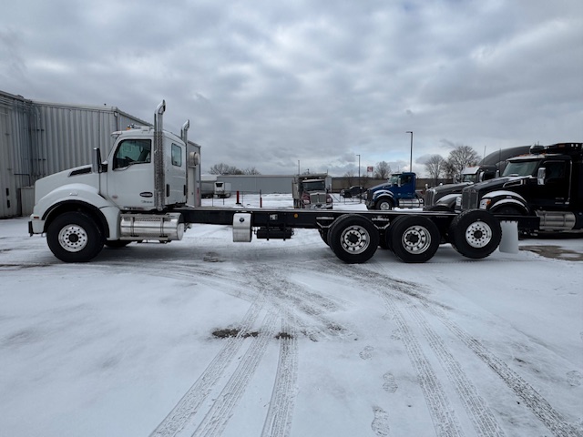 2025 Kenworth T880 C&C STRBL TAG