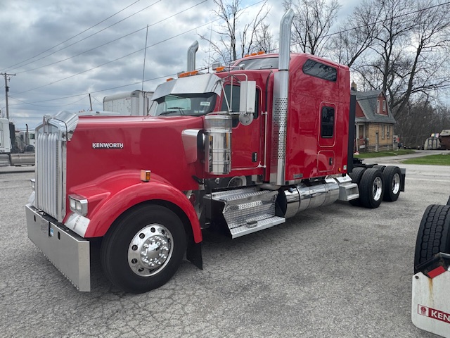2023 Kenworth W900L 86"Studio