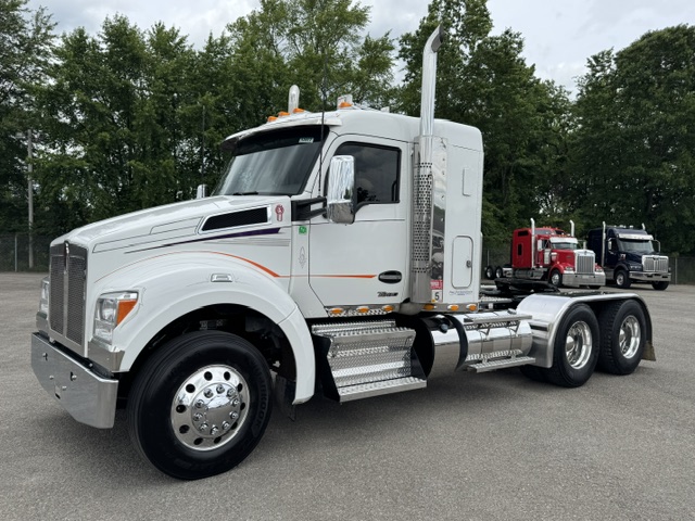 2023 Kenworth T880 SFFA 40"Sleeper