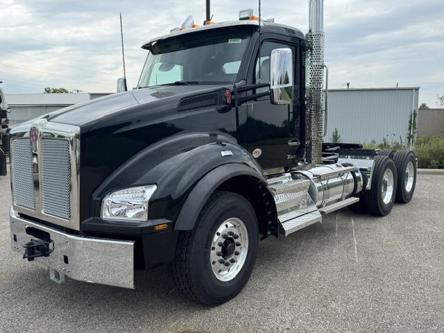 2027 KENWORTH T880S DAYCAB